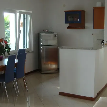 Leon And Leona Apartment *