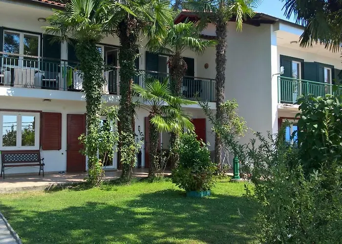 Leon And Leona Οπατία