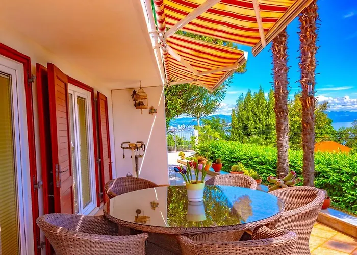 Leon And Leona Οπατία