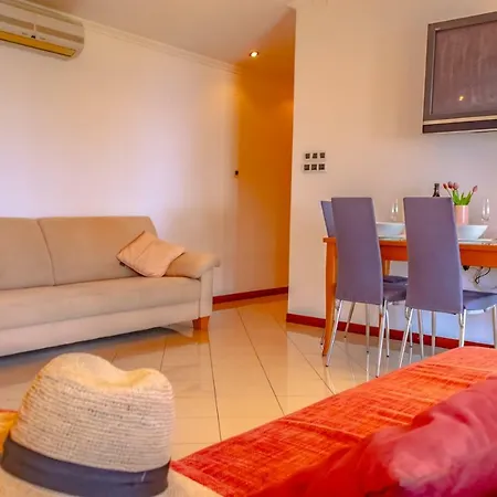 Leon And Leona Apartman *