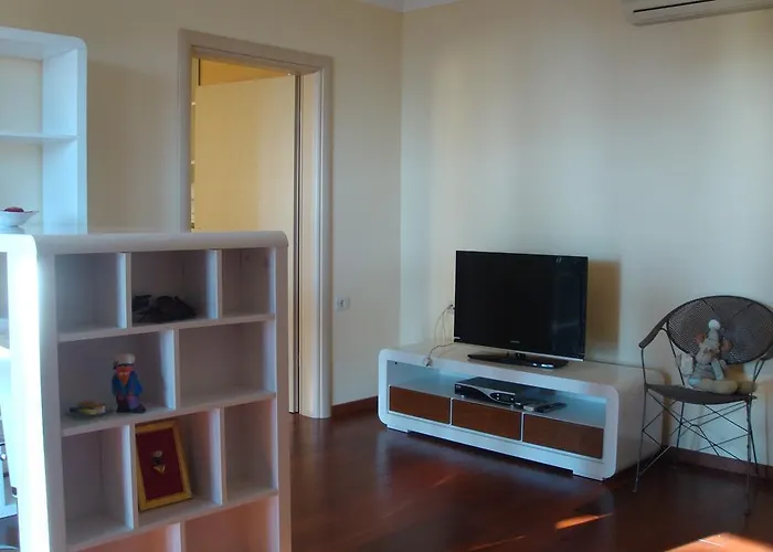 Leon And Leona Apartment