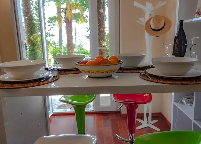 Leon And Leona Apartment