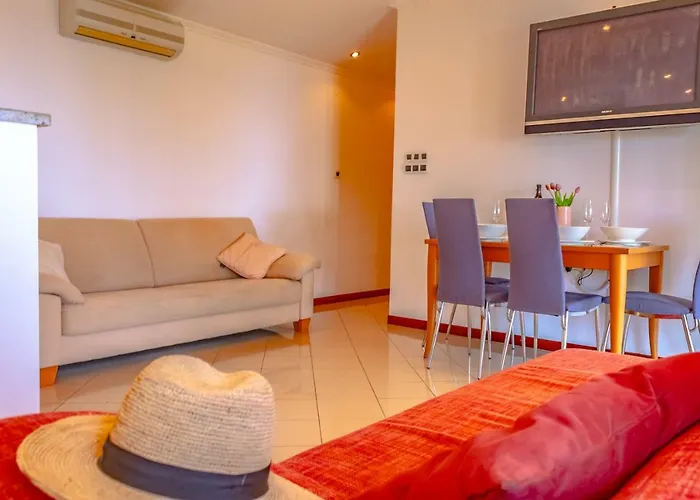 Leon And Leona Apartman *