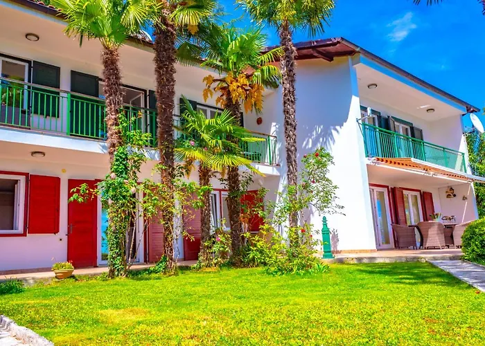 Leon And Leona Apartment