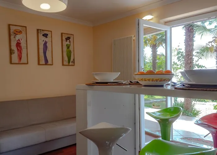 Leon And Leona Apartament *