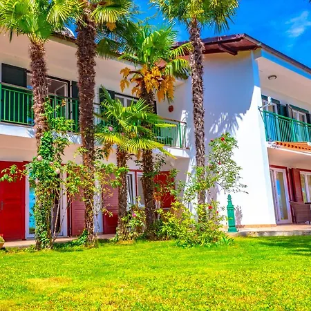 Leon And Leona Lejlighed